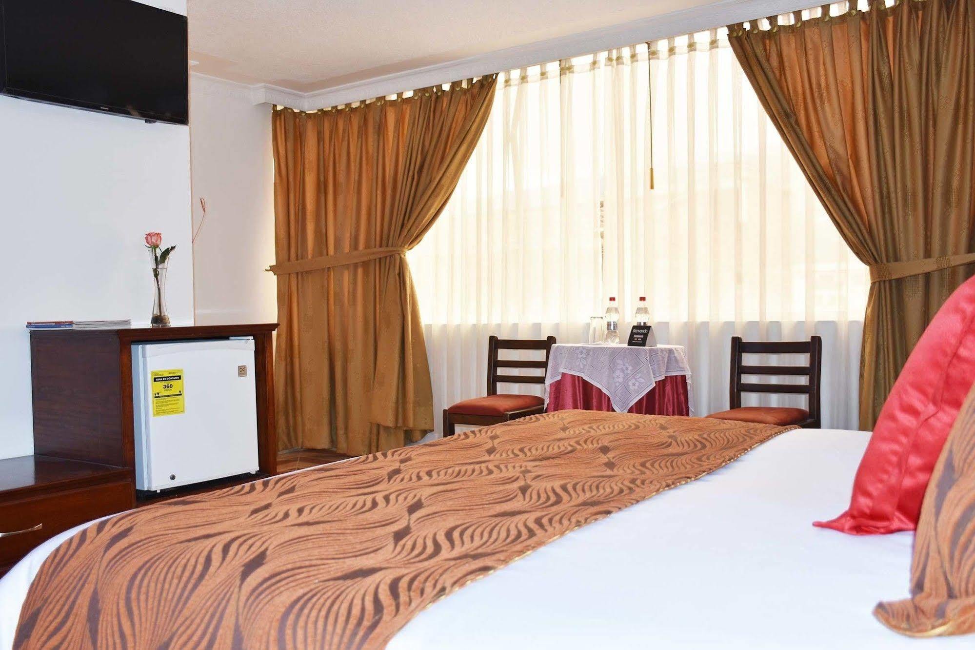 Hotel Plaza Victoria Ibarra Exterior foto